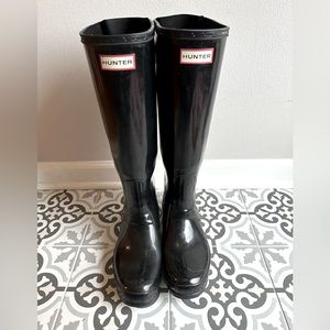 Tall Hunter original rain boots. Size 9